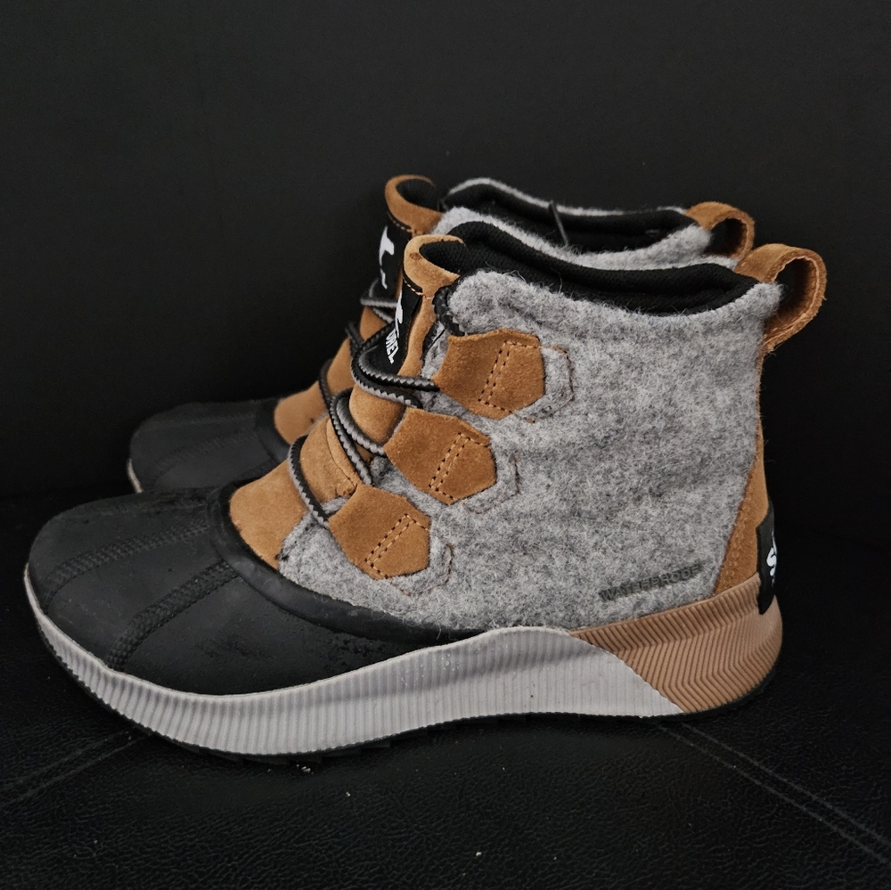 Sorel Out n About Black and Tan Boots